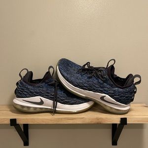 Nike LEBRON 15 Low “Signal Blue”